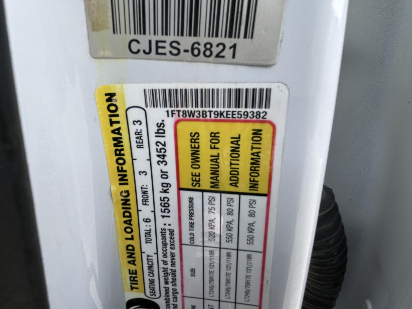 2019 White Ford F-350 SD XL Crew Cab 4WD (1FT8W3BT9KE) with an 6.7L V8 OHV 16V DIESEL engine, 6A transmission, located at 1687 Business 35 S, New Braunfels, TX, 78130, (830) 625-7159, 29.655487, -98.051491 - Photo#12