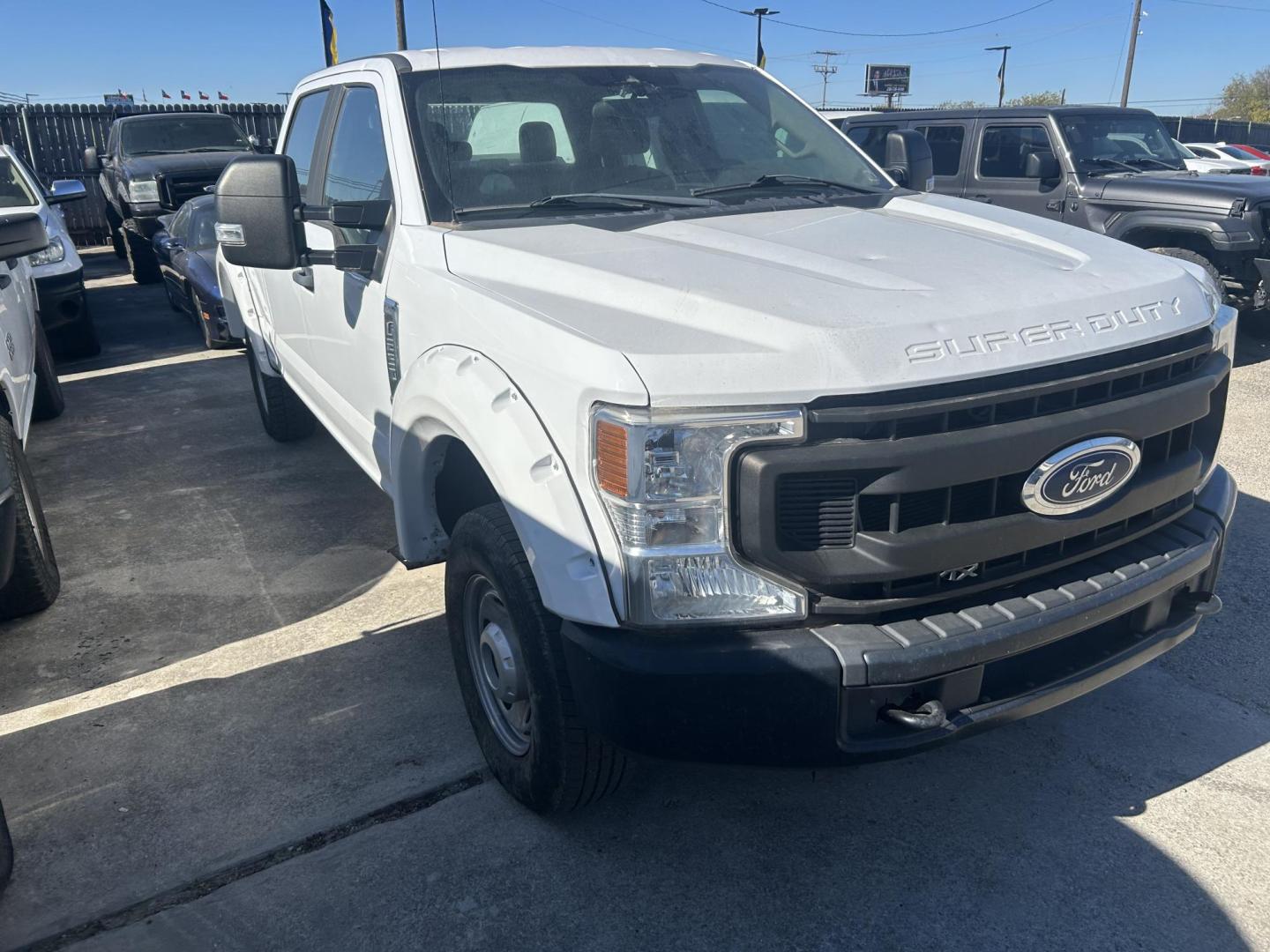 2020 White Ford F-250 SD XL Crew Cab 4WD (1FT7W2B61LE) with an 6.2L V8 OHV 16V engine, 6A transmission, located at 1687 Business 35 S, New Braunfels, TX, 78130, (830) 625-7159, 29.655487, -98.051491 - Photo#1