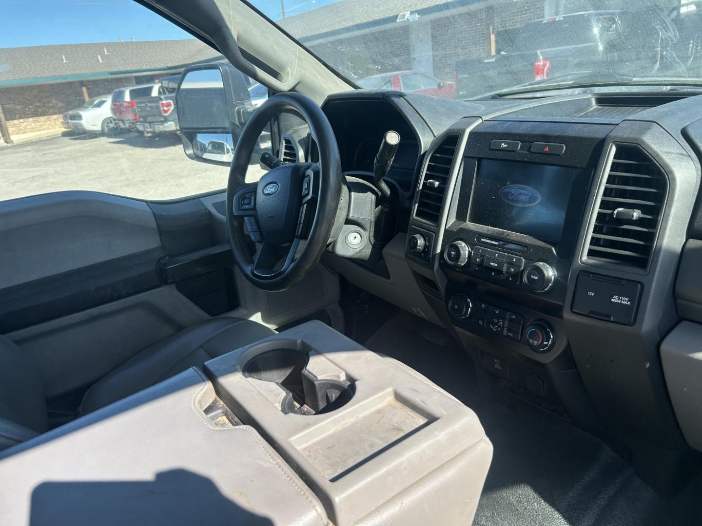 2020 White Ford F-250 SD XL Crew Cab 4WD (1FT7W2B61LE) with an 6.2L V8 OHV 16V engine, 6A transmission, located at 1687 Business 35 S, New Braunfels, TX, 78130, (830) 625-7159, 29.655487, -98.051491 - Photo#3