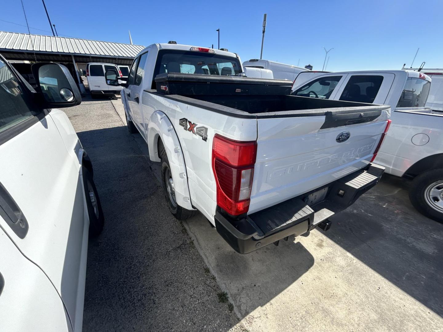 2020 White Ford F-250 SD XL Crew Cab 4WD (1FT7W2B61LE) with an 6.2L V8 OHV 16V engine, 6A transmission, located at 1687 Business 35 S, New Braunfels, TX, 78130, (830) 625-7159, 29.655487, -98.051491 - Photo#6