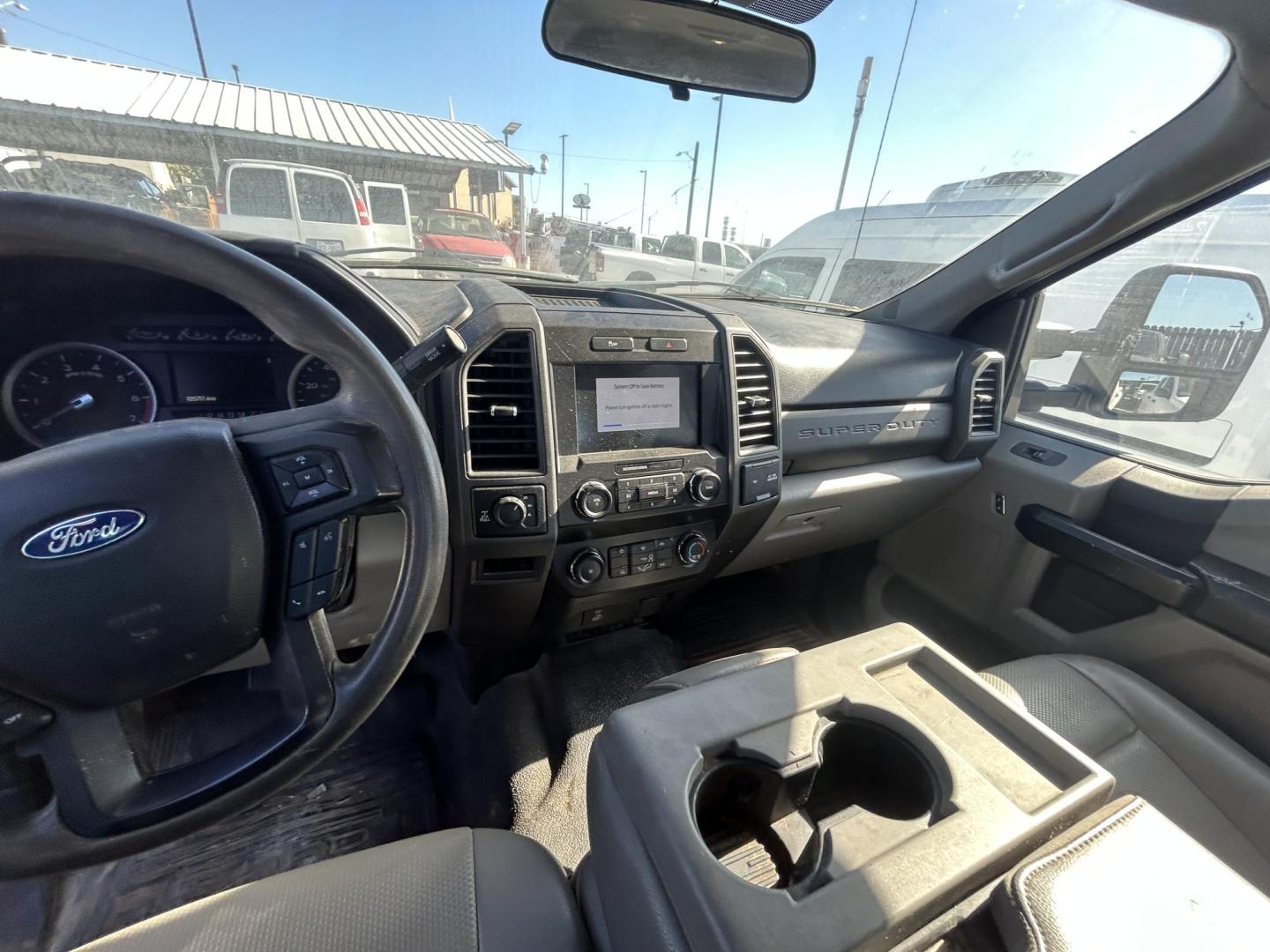 2020 White Ford F-250 SD XL Crew Cab 4WD (1FT7W2B61LE) with an 6.2L V8 OHV 16V engine, 6A transmission, located at 1687 Business 35 S, New Braunfels, TX, 78130, (830) 625-7159, 29.655487, -98.051491 - Photo#10