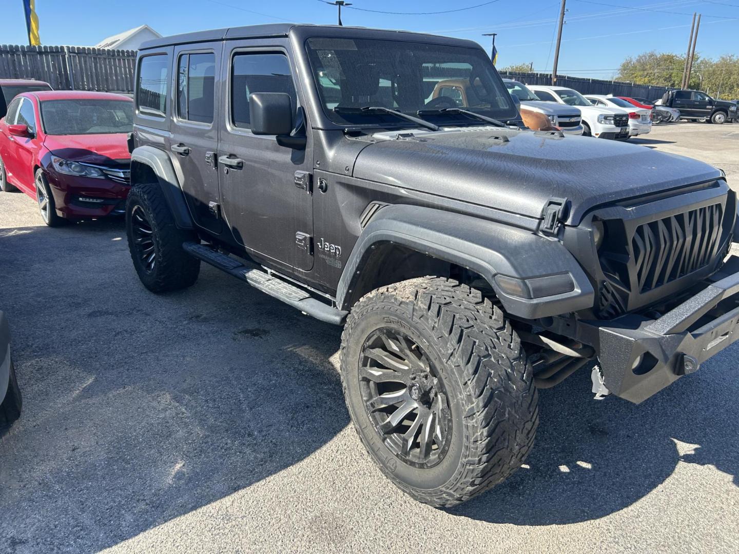 2018 Gray Jeep Wrangler JK Unlimited Sport (1C4HJXDG0JW) with an 3.6L V6 DOHC 24V FFV engine, 6A transmission, located at 1687 Business 35 S, New Braunfels, TX, 78130, (830) 625-7159, 29.655487, -98.051491 - Photo#1