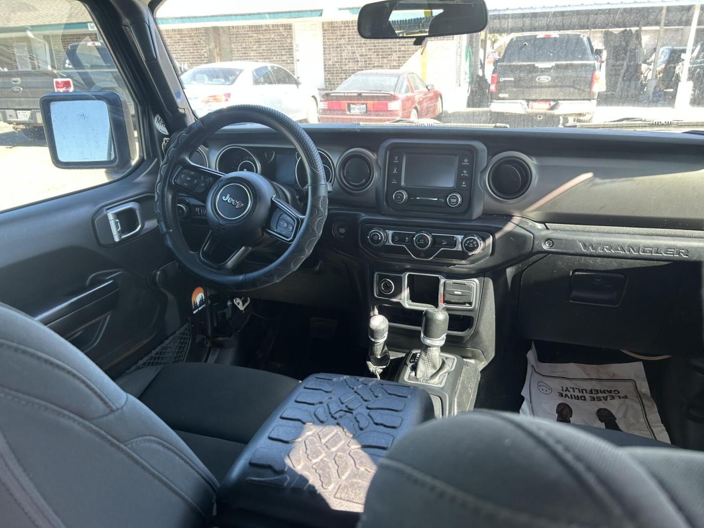 2018 Gray Jeep Wrangler JK Unlimited Sport (1C4HJXDG0JW) with an 3.6L V6 DOHC 24V FFV engine, 6A transmission, located at 1687 Business 35 S, New Braunfels, TX, 78130, (830) 625-7159, 29.655487, -98.051491 - Photo#5