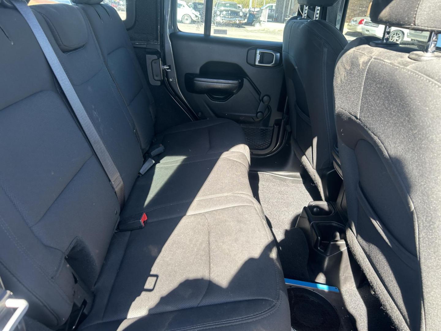 2018 Gray Jeep Wrangler JK Unlimited Sport (1C4HJXDG0JW) with an 3.6L V6 DOHC 24V FFV engine, 6A transmission, located at 1687 Business 35 S, New Braunfels, TX, 78130, (830) 625-7159, 29.655487, -98.051491 - Photo#4