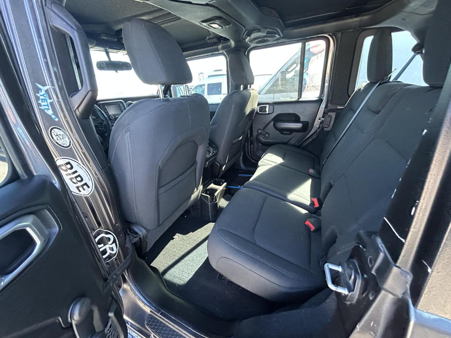 2018 Gray Jeep Wrangler JK Unlimited Sport (1C4HJXDG0JW) with an 3.6L V6 DOHC 24V FFV engine, 6A transmission, located at 1687 Business 35 S, New Braunfels, TX, 78130, (830) 625-7159, 29.655487, -98.051491 - Photo#8