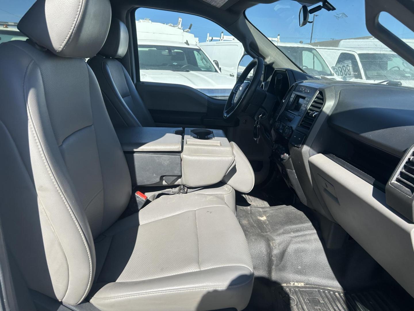 2022 White Ford F-250 SD XL Crew Cab 4WD (1FT7W2B67NE) with an 6.2L V8 OHV 16V engine, 6A transmission, located at 1687 Business 35 S, New Braunfels, TX, 78130, (830) 625-7159, 29.655487, -98.051491 - Photo#2