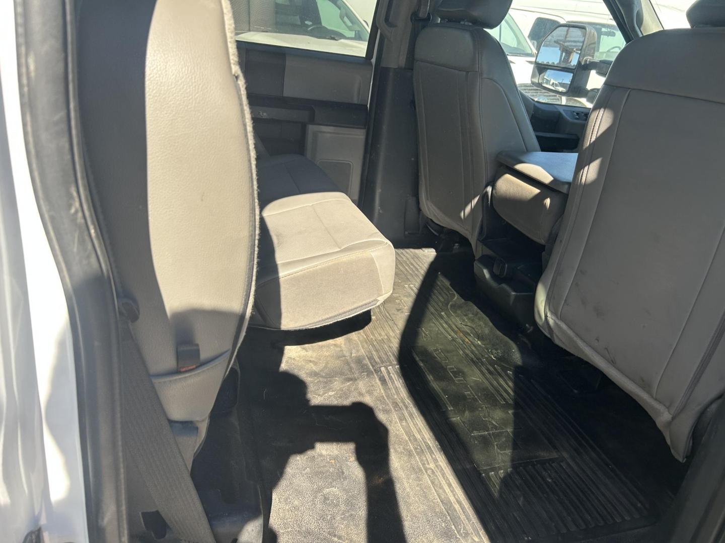 2022 White Ford F-250 SD XL Crew Cab 4WD (1FT7W2B67NE) with an 6.2L V8 OHV 16V engine, 6A transmission, located at 1687 Business 35 S, New Braunfels, TX, 78130, (830) 625-7159, 29.655487, -98.051491 - Photo#4