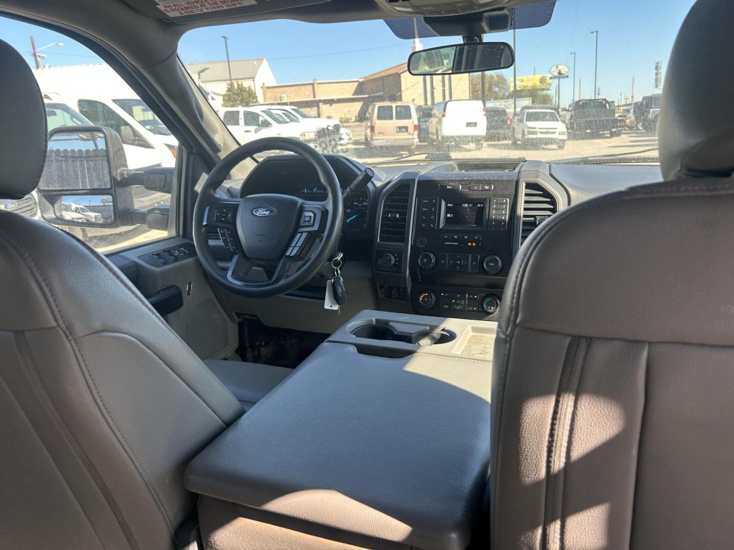 2022 White Ford F-250 SD XL Crew Cab 4WD (1FT7W2B67NE) with an 6.2L V8 OHV 16V engine, 6A transmission, located at 1687 Business 35 S, New Braunfels, TX, 78130, (830) 625-7159, 29.655487, -98.051491 - Photo#5