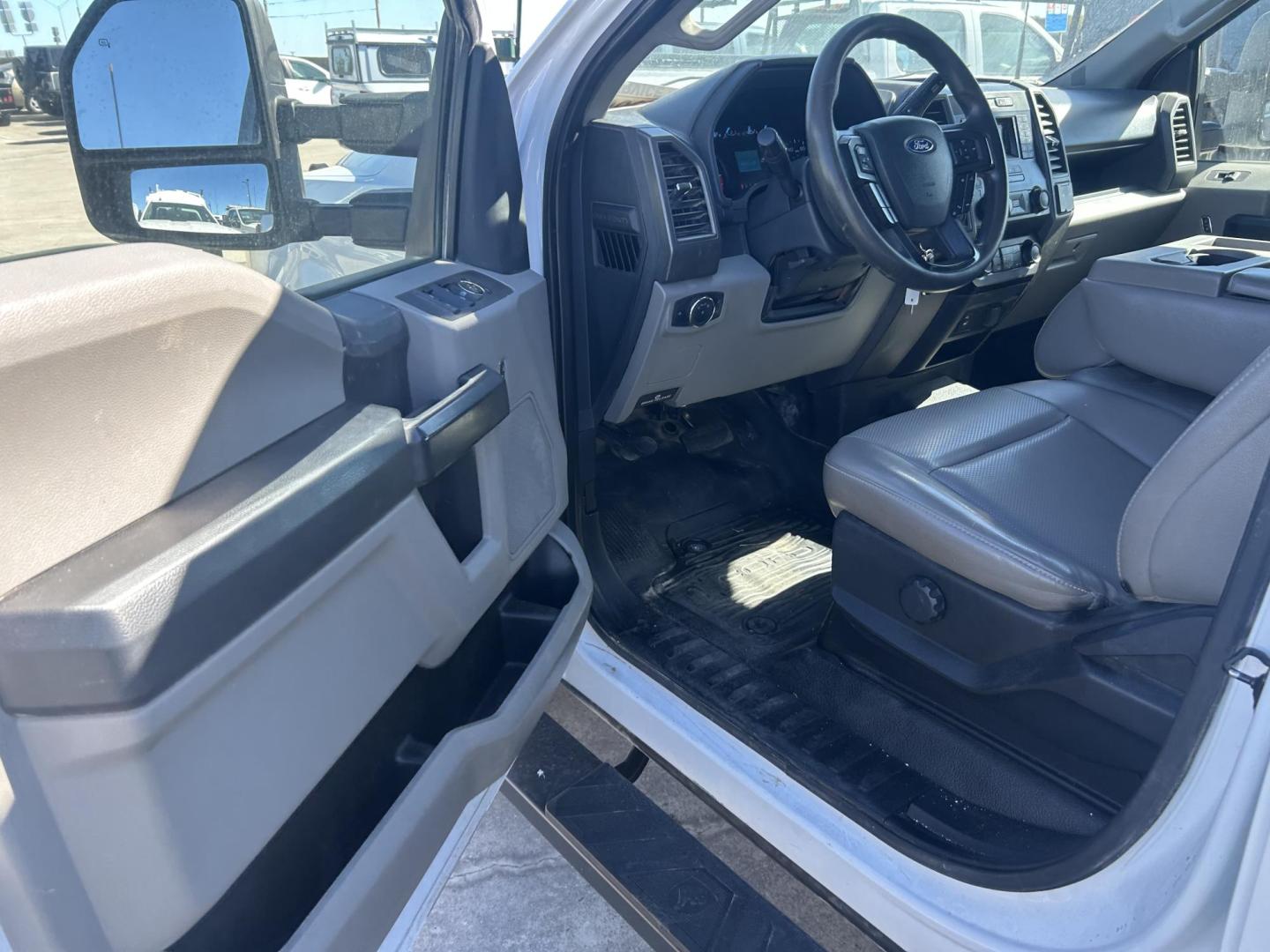 2022 White Ford F-250 SD XL Crew Cab 4WD (1FT7W2B67NE) with an 6.2L V8 OHV 16V engine, 6A transmission, located at 1687 Business 35 S, New Braunfels, TX, 78130, (830) 625-7159, 29.655487, -98.051491 - Photo#10