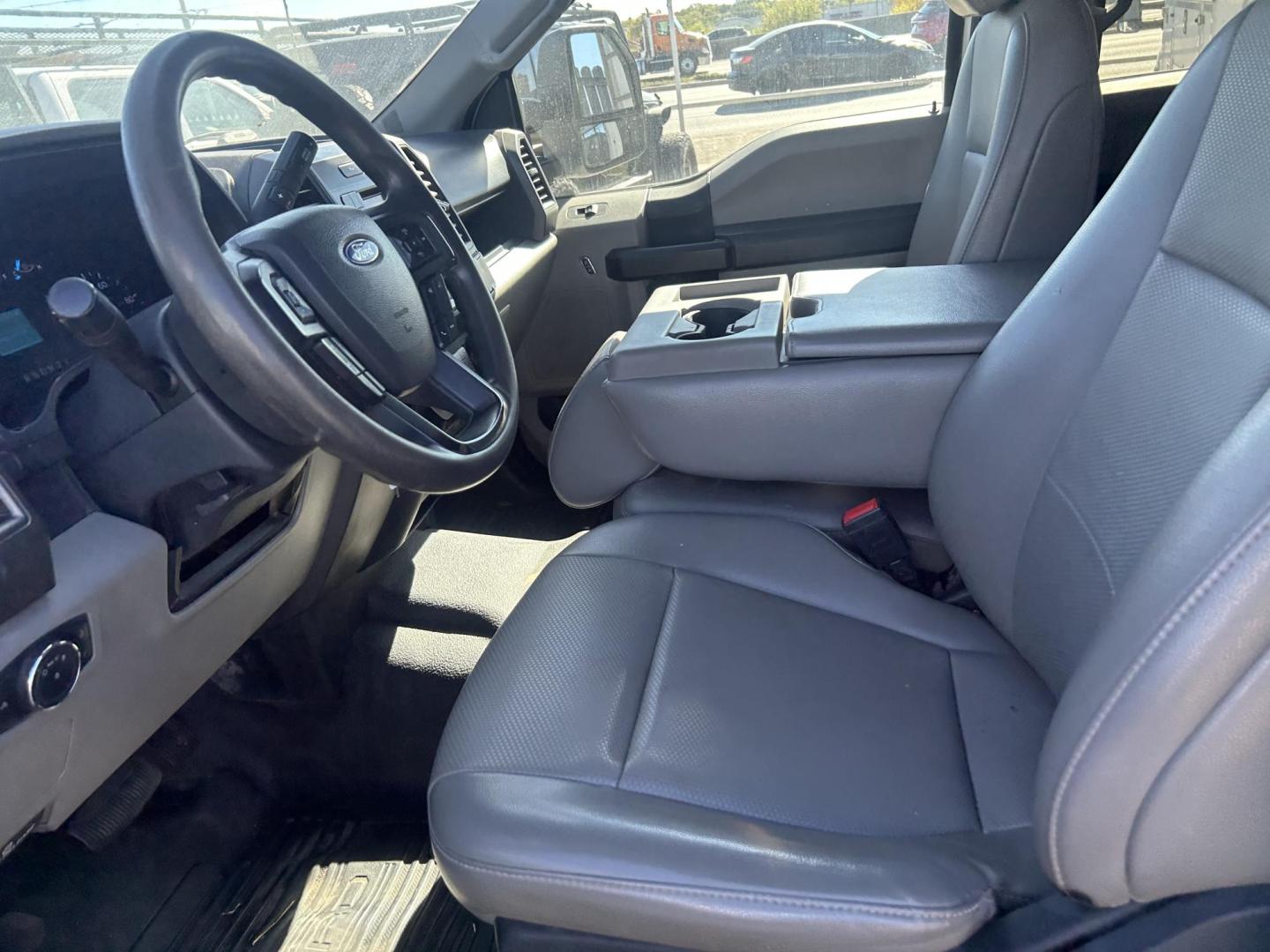 2022 White Ford F-250 SD XL Crew Cab 4WD (1FT7W2B67NE) with an 6.2L V8 OHV 16V engine, 6A transmission, located at 1687 Business 35 S, New Braunfels, TX, 78130, (830) 625-7159, 29.655487, -98.051491 - Photo#11