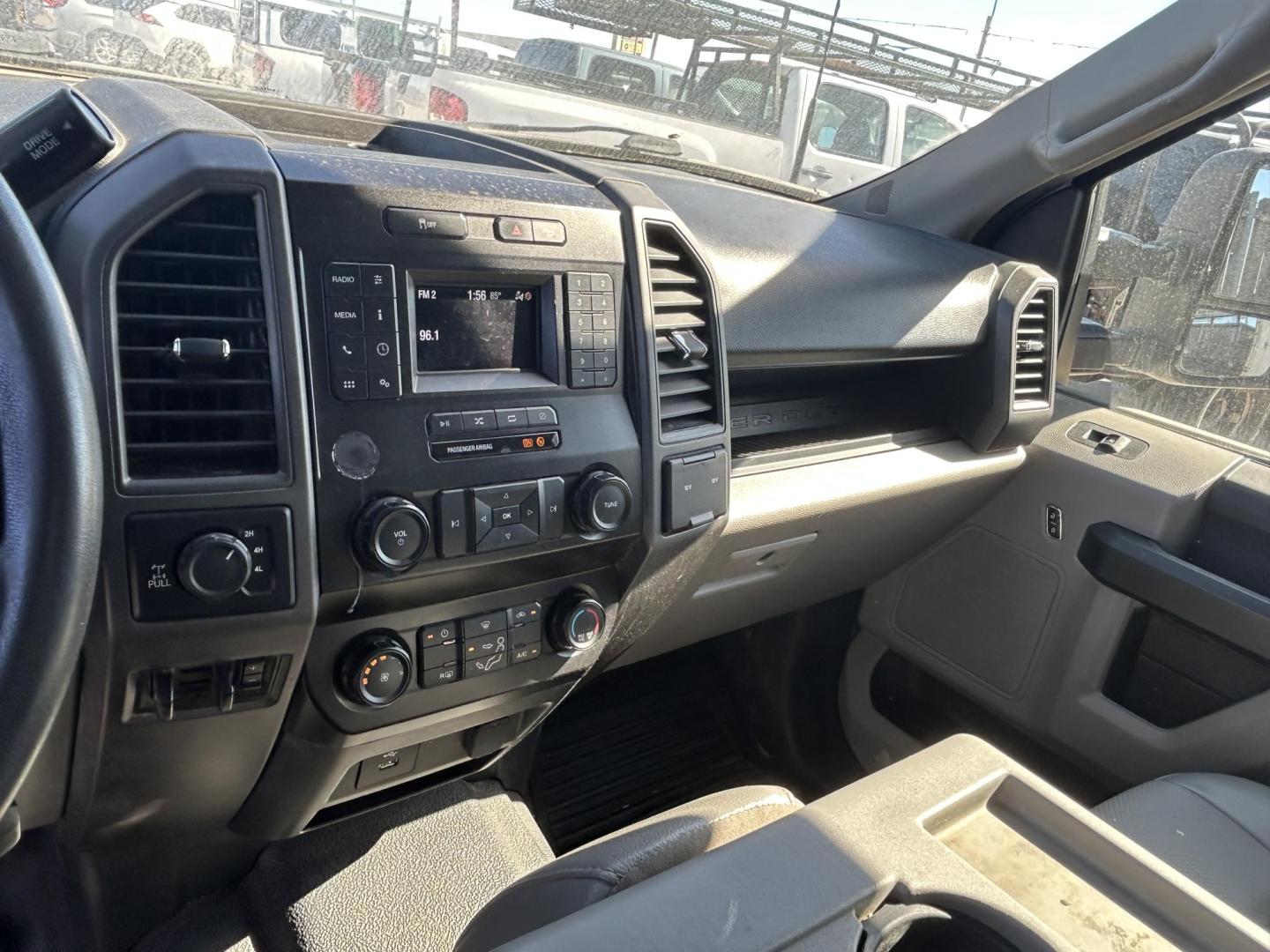 2022 White Ford F-250 SD XL Crew Cab 4WD (1FT7W2B67NE) with an 6.2L V8 OHV 16V engine, 6A transmission, located at 1687 Business 35 S, New Braunfels, TX, 78130, (830) 625-7159, 29.655487, -98.051491 - Photo#13