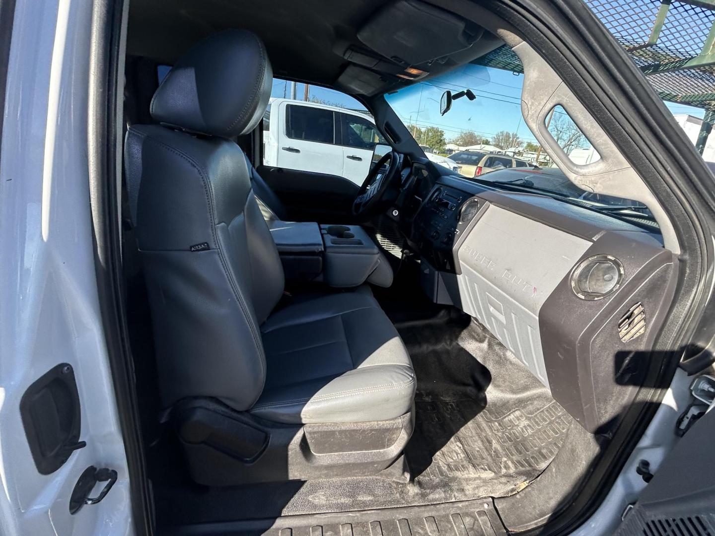 2014 White Ford F-250 SD XL SuperCab 2WD (1FT7X2AT0EE) with an 6.7L V8 OHV 16V DIESEL engine, 6-Speed Automatic transmission, located at 1687 Business 35 S, New Braunfels, TX, 78130, (830) 625-7159, 29.655487, -98.051491 - Photo#2