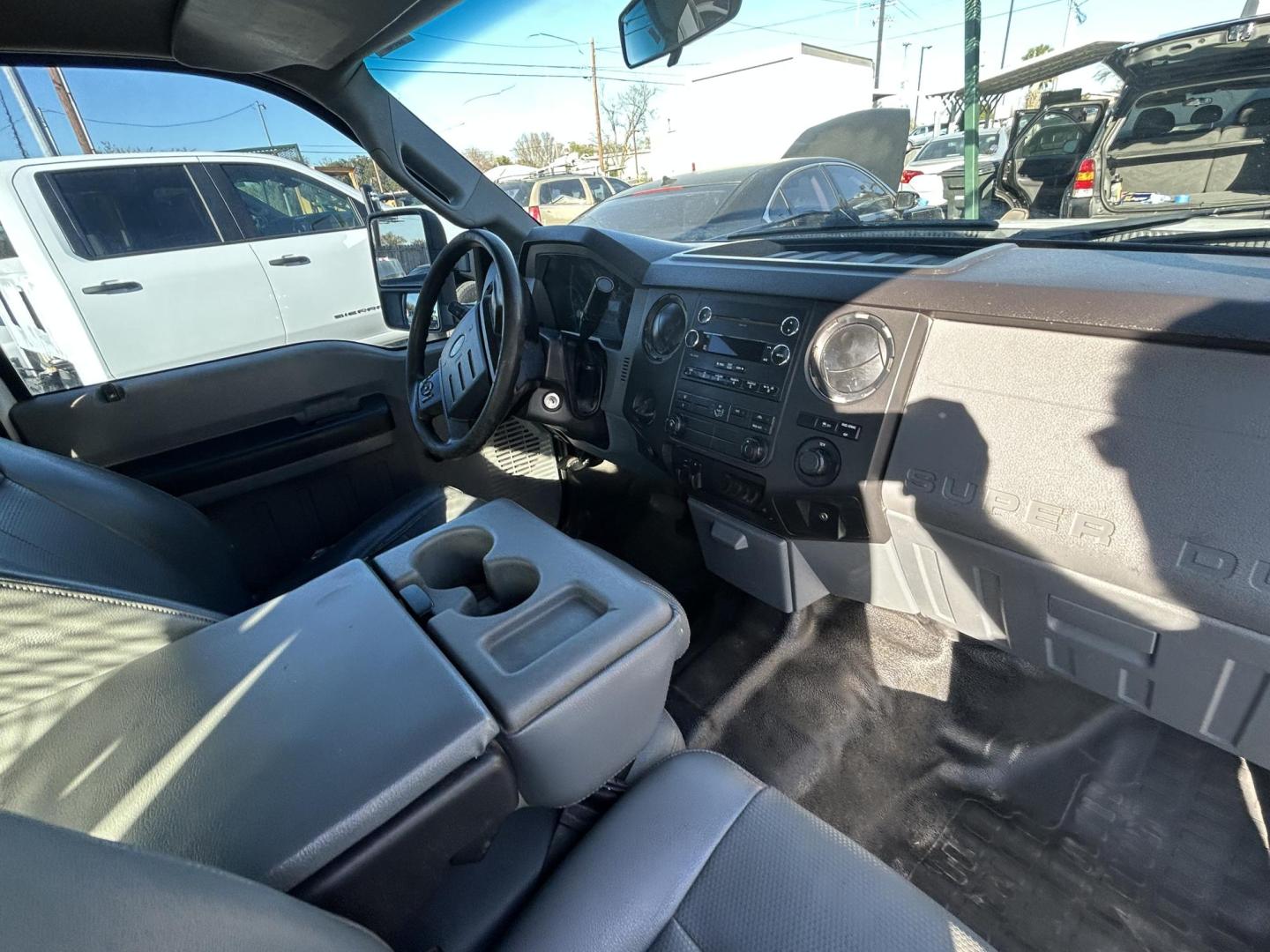 2014 White Ford F-250 SD XL SuperCab 2WD (1FT7X2AT0EE) with an 6.7L V8 OHV 16V DIESEL engine, 6-Speed Automatic transmission, located at 1687 Business 35 S, New Braunfels, TX, 78130, (830) 625-7159, 29.655487, -98.051491 - Photo#3