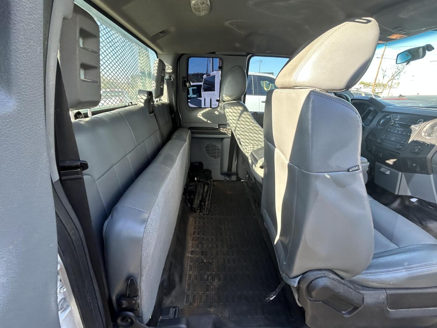 2014 White Ford F-250 SD XL SuperCab 2WD (1FT7X2AT0EE) with an 6.7L V8 OHV 16V DIESEL engine, 6-Speed Automatic transmission, located at 1687 Business 35 S, New Braunfels, TX, 78130, (830) 625-7159, 29.655487, -98.051491 - Photo#4