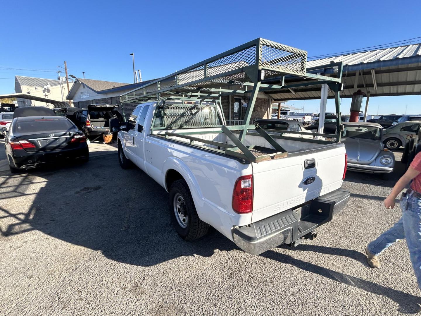 2014 White Ford F-250 SD XL SuperCab 2WD (1FT7X2AT0EE) with an 6.7L V8 OHV 16V DIESEL engine, 6-Speed Automatic transmission, located at 1687 Business 35 S, New Braunfels, TX, 78130, (830) 625-7159, 29.655487, -98.051491 - Photo#6