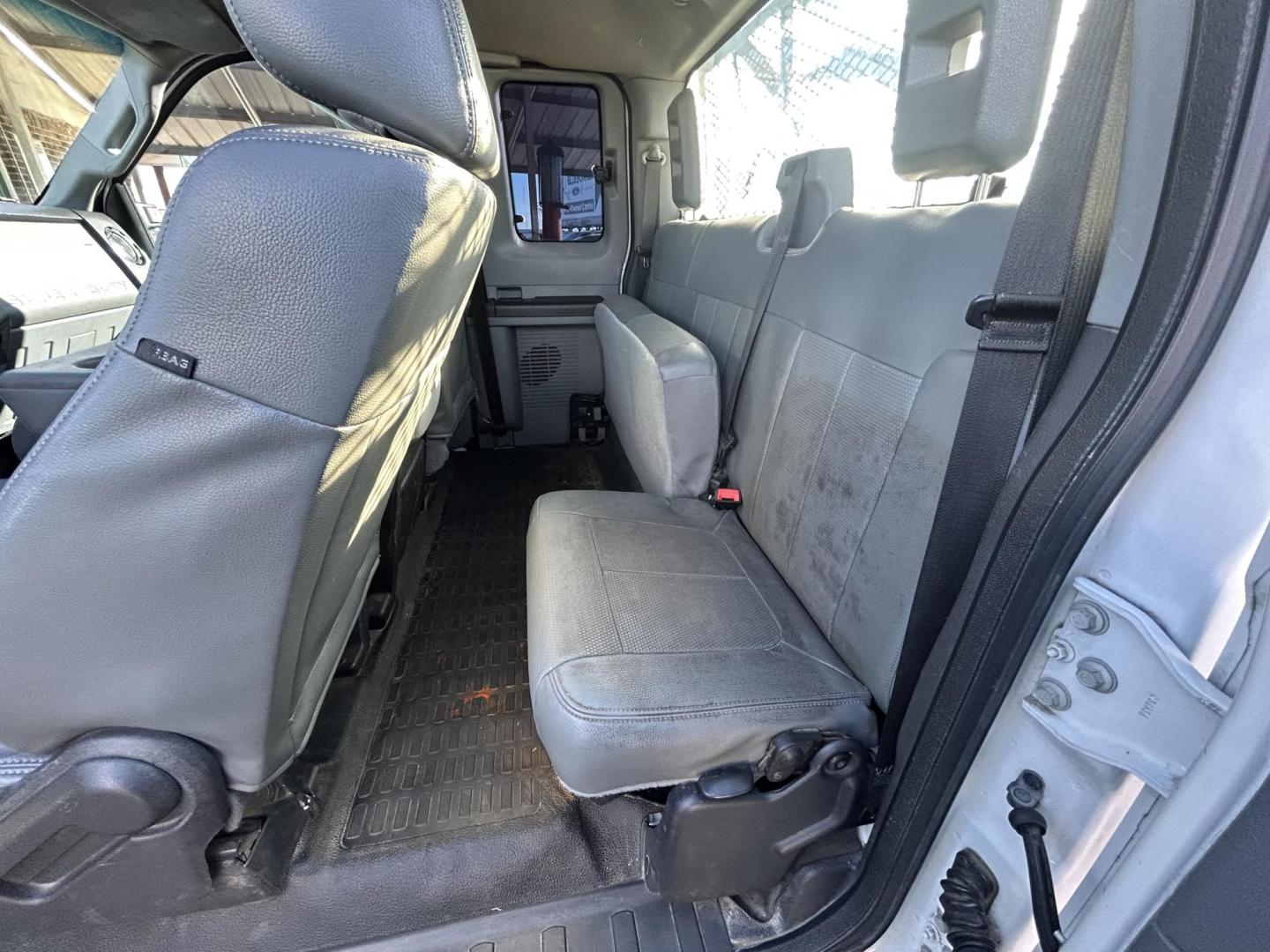 2014 White Ford F-250 SD XL SuperCab 2WD (1FT7X2AT0EE) with an 6.7L V8 OHV 16V DIESEL engine, 6-Speed Automatic transmission, located at 1687 Business 35 S, New Braunfels, TX, 78130, (830) 625-7159, 29.655487, -98.051491 - Photo#9