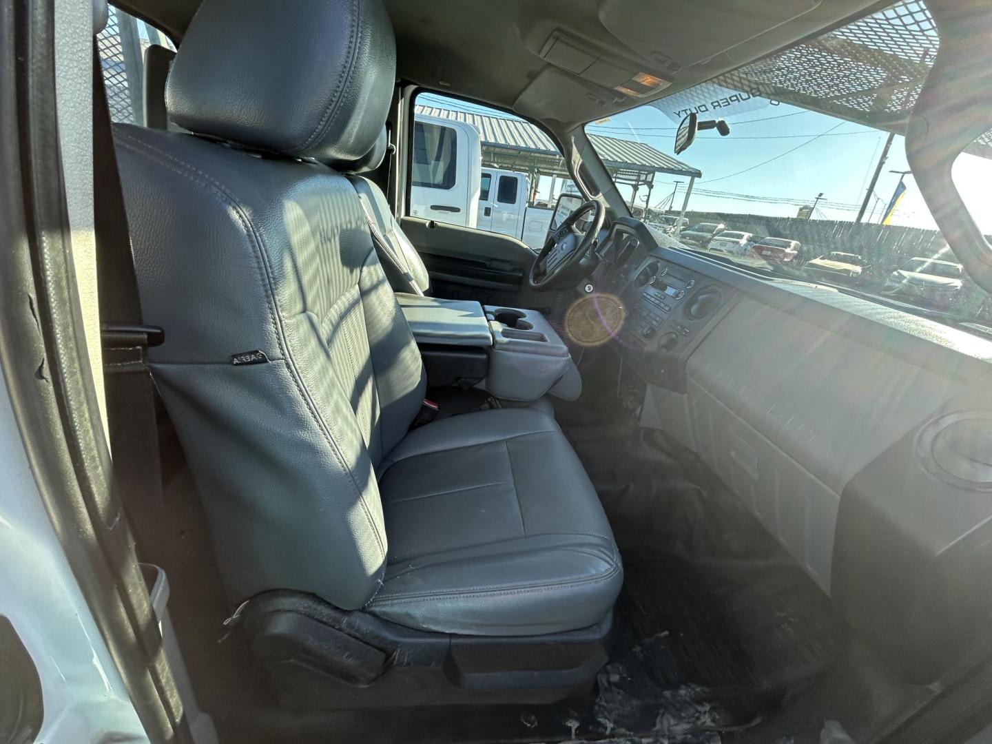 2014 Ford F-250 SD XL SuperCab 2WD (1FT7X2AT2EE) with an 6.7L V8 OHV 16V DIESEL engine, 6-Speed Automatic transmission, located at 1687 Business 35 S, New Braunfels, TX, 78130, (830) 625-7159, 29.655487, -98.051491 - Photo#2