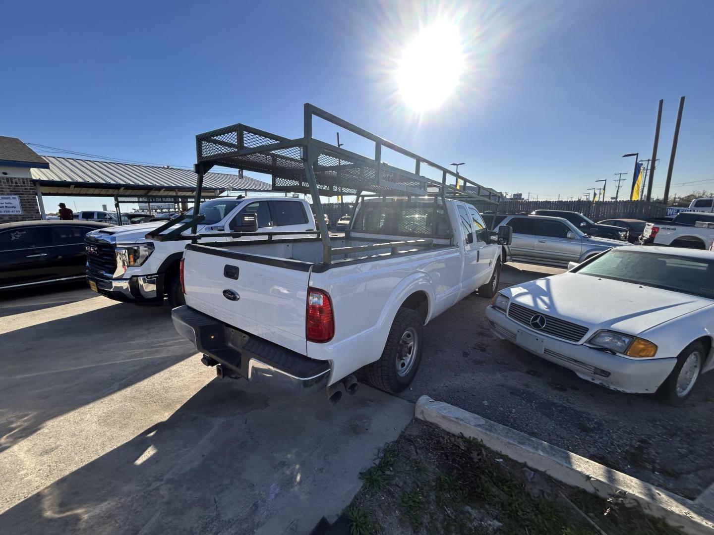 2014 Ford F-250 SD XL SuperCab 2WD (1FT7X2AT2EE) with an 6.7L V8 OHV 16V DIESEL engine, 6-Speed Automatic transmission, located at 1687 Business 35 S, New Braunfels, TX, 78130, (830) 625-7159, 29.655487, -98.051491 - Photo#5
