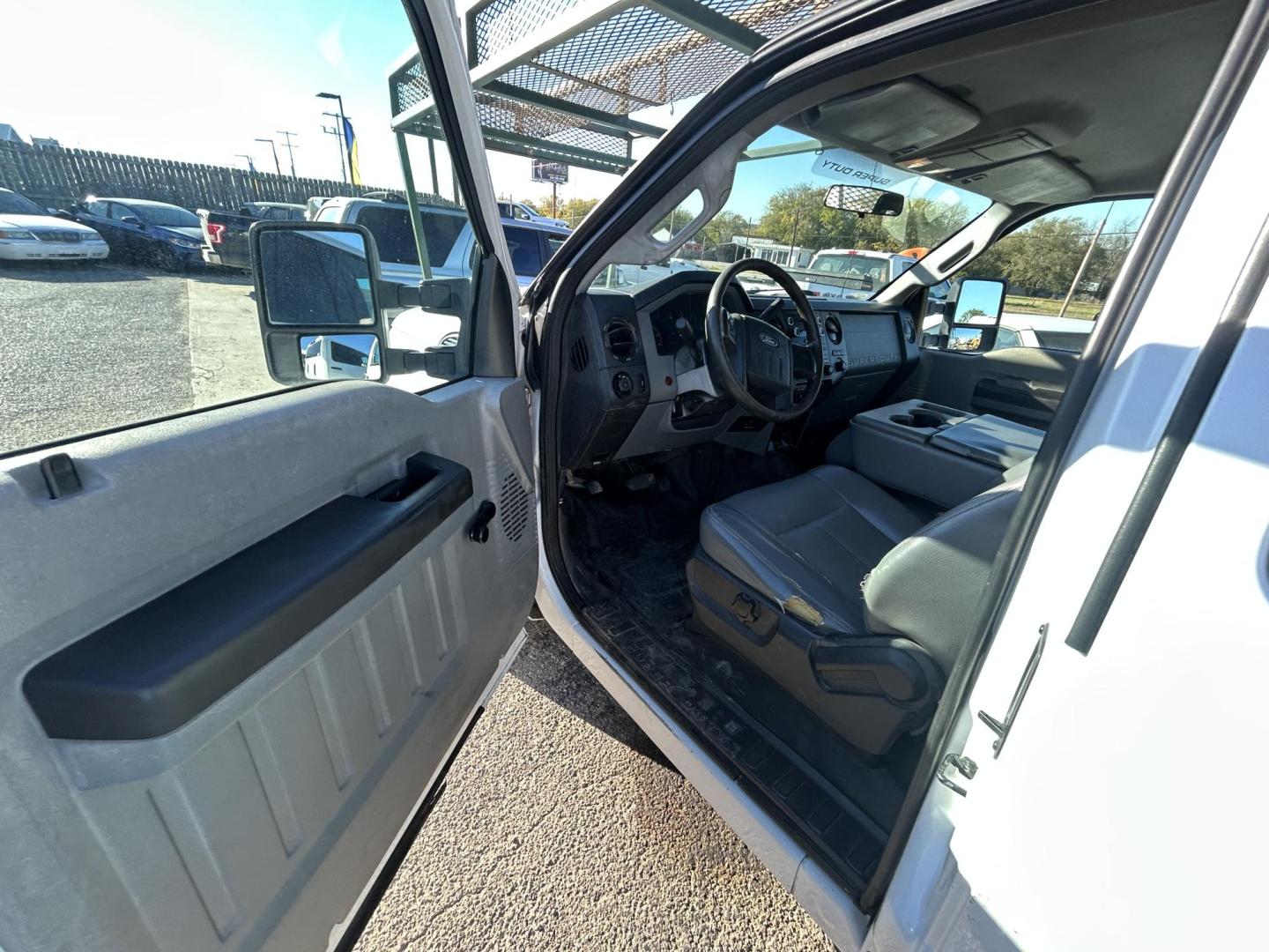 2014 Ford F-250 SD XL SuperCab 2WD (1FT7X2AT2EE) with an 6.7L V8 OHV 16V DIESEL engine, 6-Speed Automatic transmission, located at 1687 Business 35 S, New Braunfels, TX, 78130, (830) 625-7159, 29.655487, -98.051491 - Photo#8