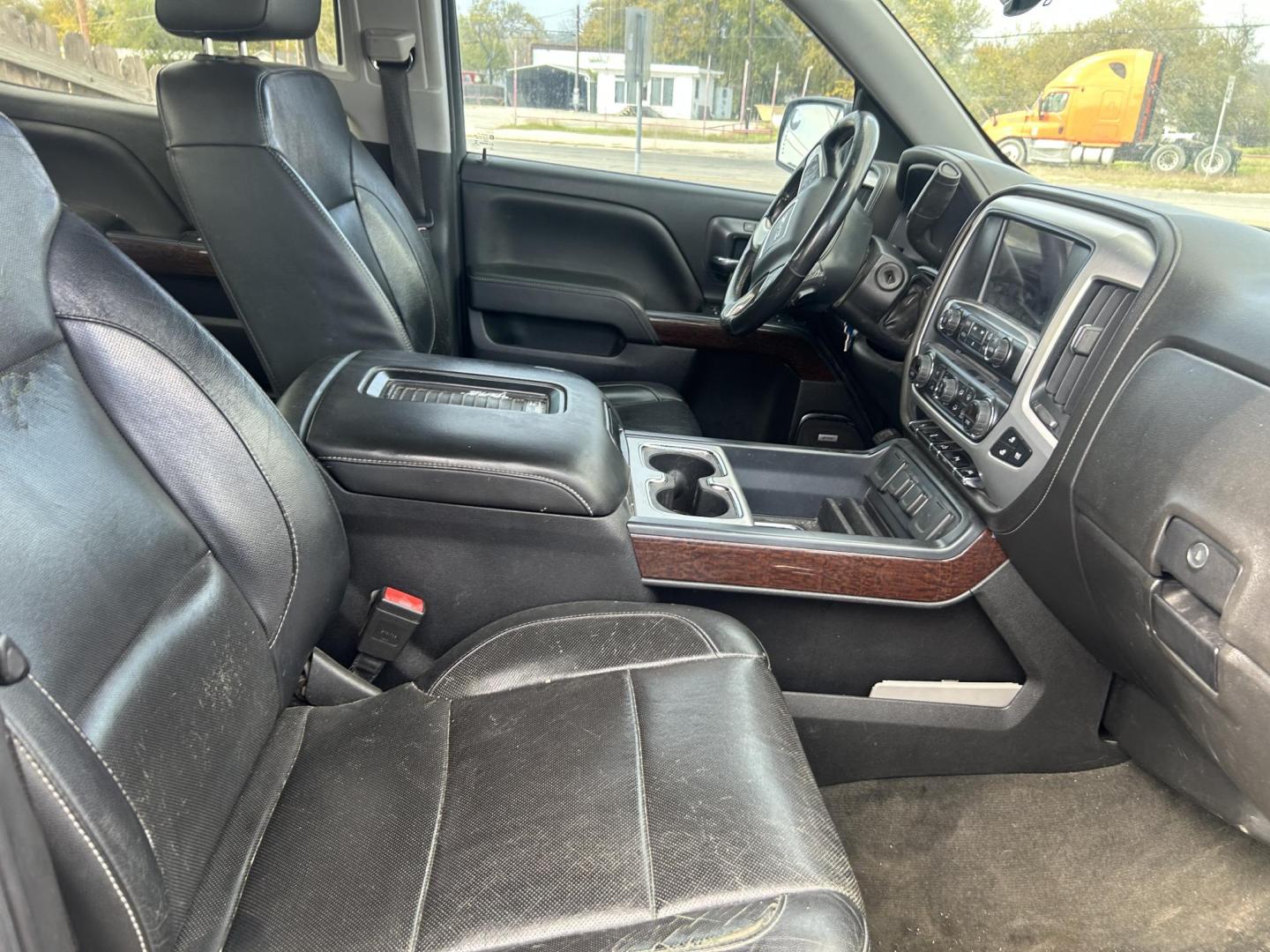 2018 Black GMC Sierra 1500 SLT Crew Cab Short Box 2WD (3GTP1NEC8JG) with an 5.3L V8 OHV 16V engine, 6A transmission, located at 1687 Business 35 S, New Braunfels, TX, 78130, (830) 625-7159, 29.655487, -98.051491 - Photo#2