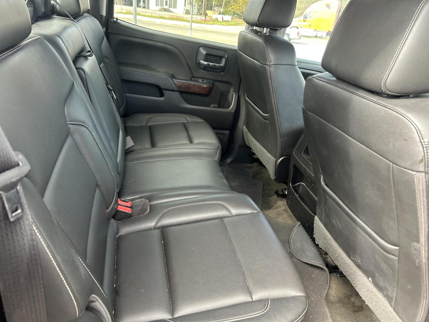 2018 Black GMC Sierra 1500 SLT Crew Cab Short Box 2WD (3GTP1NEC8JG) with an 5.3L V8 OHV 16V engine, 6A transmission, located at 1687 Business 35 S, New Braunfels, TX, 78130, (830) 625-7159, 29.655487, -98.051491 - Photo#4