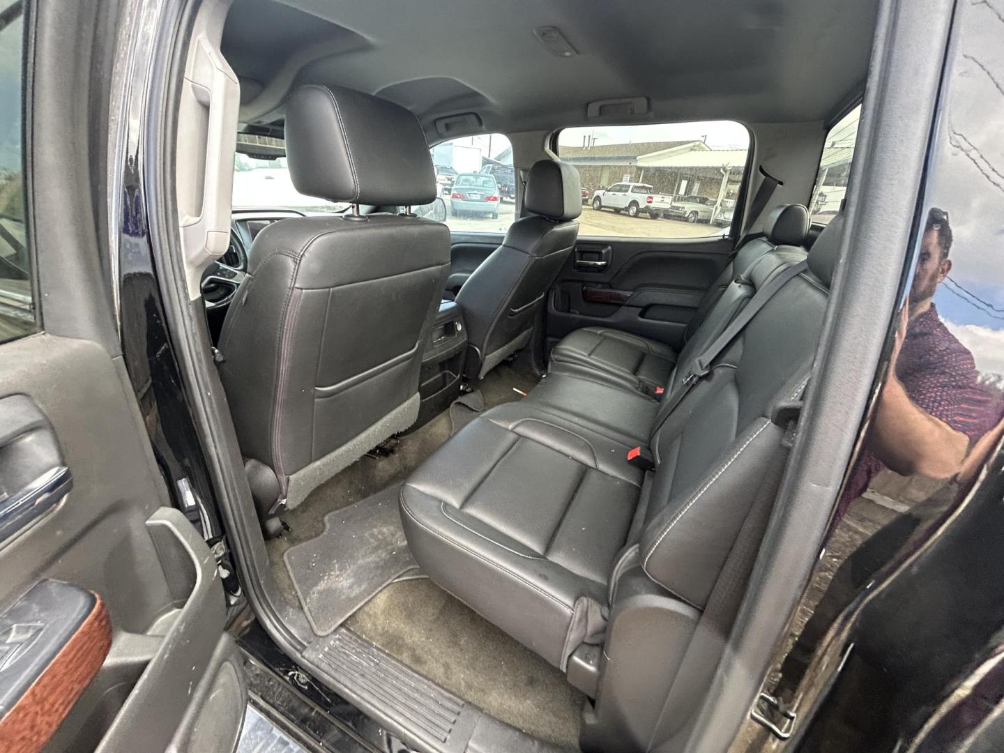 2018 Black GMC Sierra 1500 SLT Crew Cab Short Box 2WD (3GTP1NEC8JG) with an 5.3L V8 OHV 16V engine, 6A transmission, located at 1687 Business 35 S, New Braunfels, TX, 78130, (830) 625-7159, 29.655487, -98.051491 - Photo#8