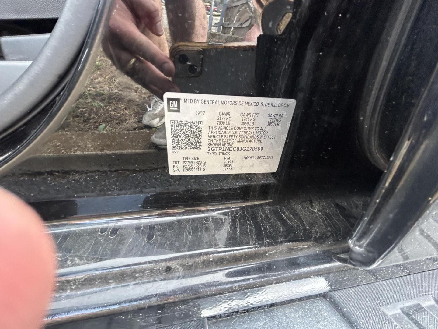 2018 Black GMC Sierra 1500 SLT Crew Cab Short Box 2WD (3GTP1NEC8JG) with an 5.3L V8 OHV 16V engine, 6A transmission, located at 1687 Business 35 S, New Braunfels, TX, 78130, (830) 625-7159, 29.655487, -98.051491 - Photo#13