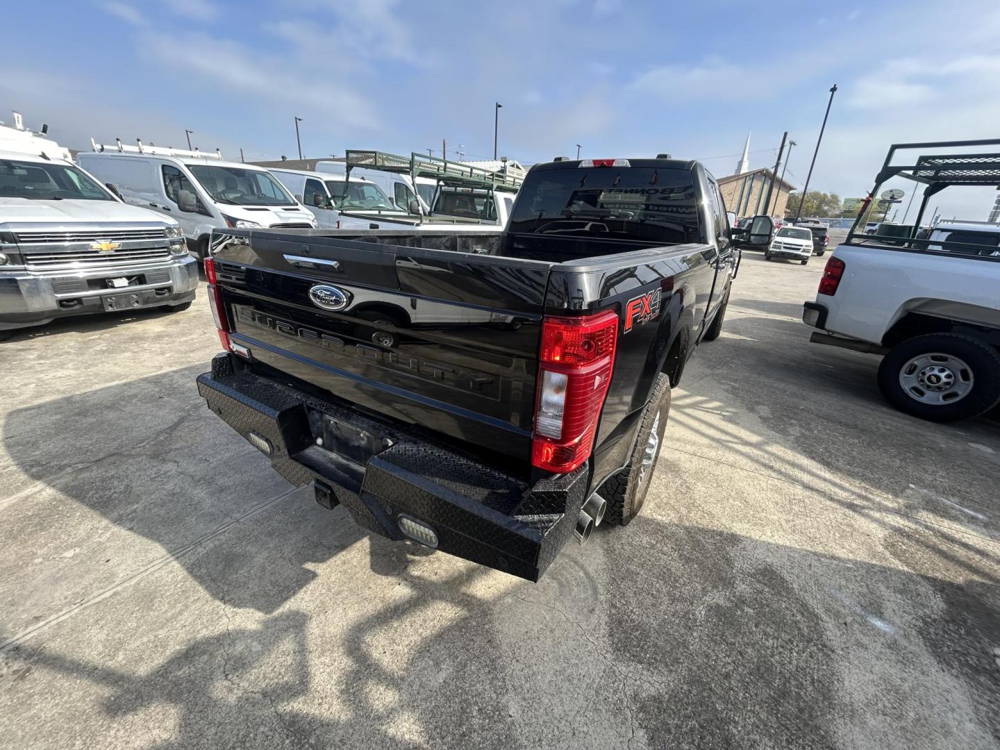 2021 Ford F-350 SD XLT Crew Cab Long Bed 4WD (1FT8W3BT6ME) with an 6.7L V8 OHV 16V DIESEL engine, 6A transmission, located at 1687 Business 35 S, New Braunfels, TX, 78130, (830) 625-7159, 29.655487, -98.051491 - Photo#4