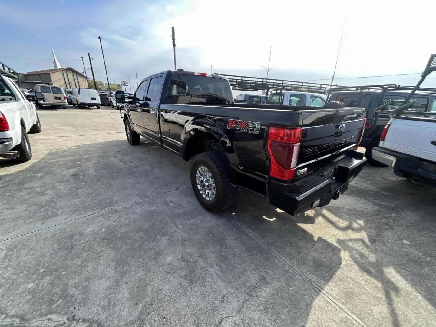 2021 Ford F-350 SD XLT Crew Cab Long Bed 4WD (1FT8W3BT6ME) with an 6.7L V8 OHV 16V DIESEL engine, 6A transmission, located at 1687 Business 35 S, New Braunfels, TX, 78130, (830) 625-7159, 29.655487, -98.051491 - Photo#6