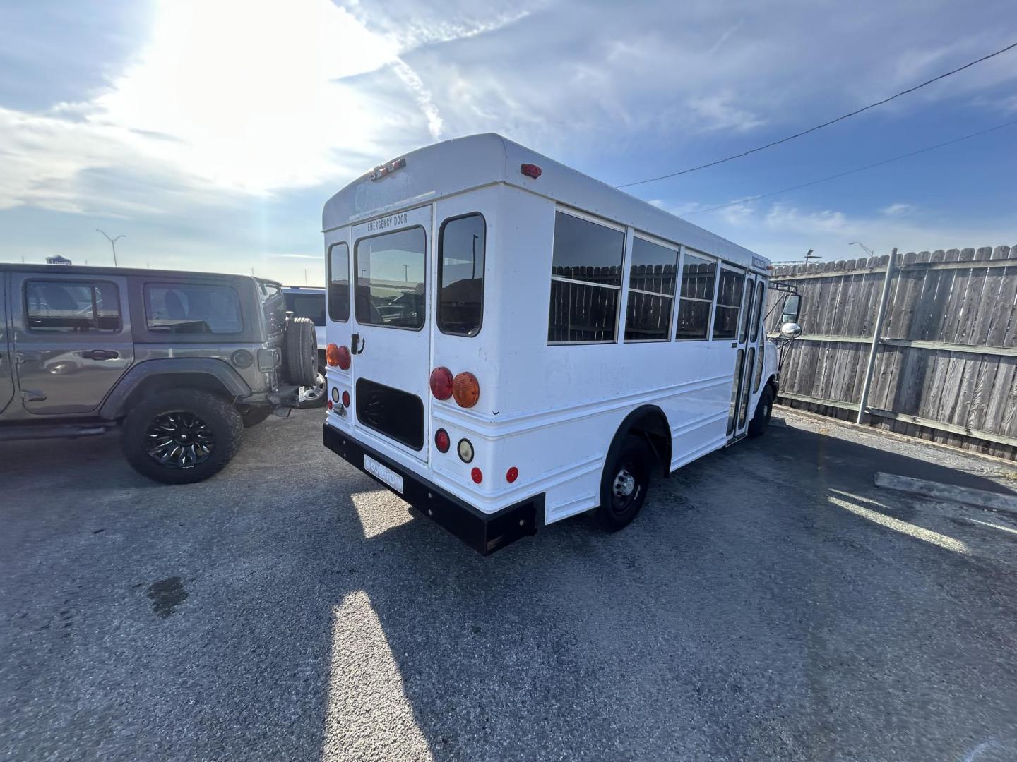 2007 Chevrolet Express 3500 Cargo (1GBHG31V871) with an 4.8L V8 OHV 16V engine, 4-Speed Automatic Overdrive transmission, located at 1687 Business 35 S, New Braunfels, TX, 78130, (830) 625-7159, 29.655487, -98.051491 - Photo#2