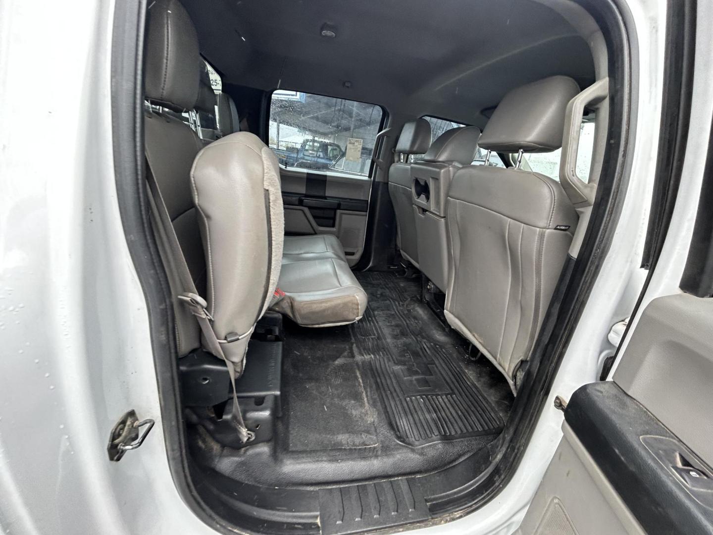 2019 White Ford F-350 SD XL Crew Cab 4WD (1FT8W3BT9KE) with an 6.7L V8 OHV 16V DIESEL engine, 6A transmission, located at 1687 Business 35 S, New Braunfels, TX, 78130, (830) 625-7159, 29.655487, -98.051491 - Photo#5