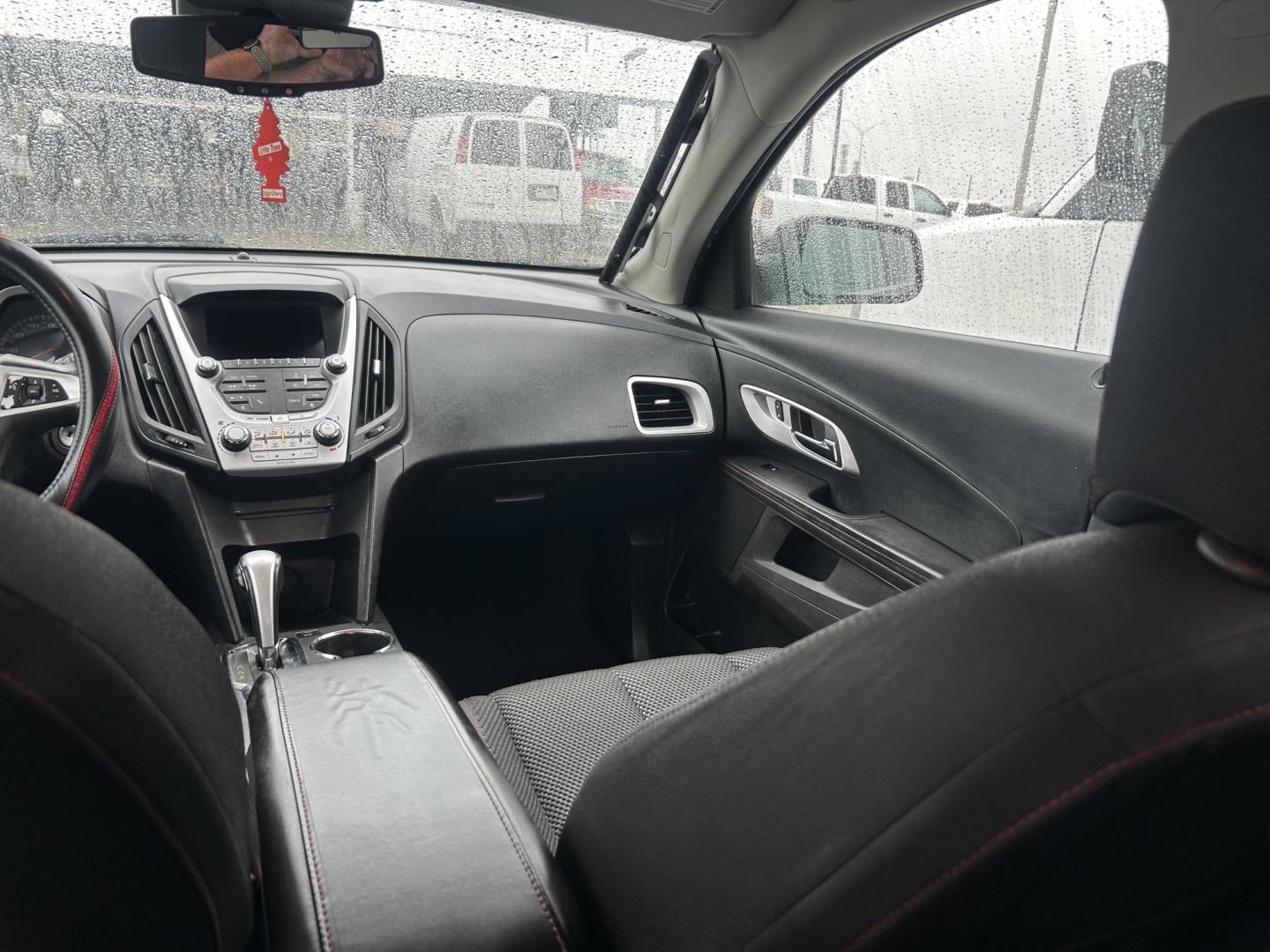 2015 Black Chevrolet Equinox 1LT 2WD (2GNALBEKXF6) with an 2.4L L4 DOHC 16V FFV engine, 6-Speed Automatic transmission, located at 1687 Business 35 S, New Braunfels, TX, 78130, (830) 625-7159, 29.655487, -98.051491 - Photo#7