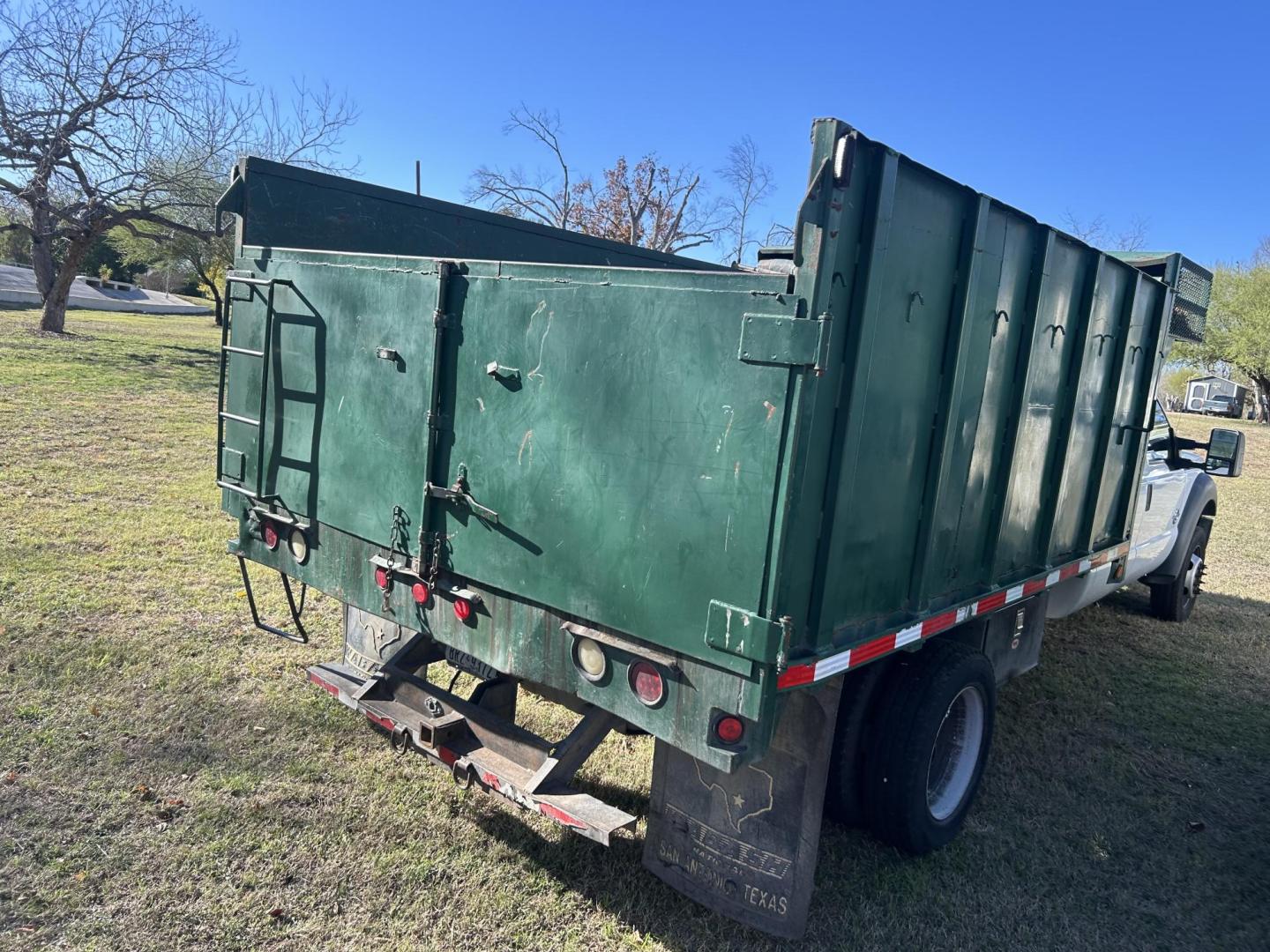 2012 White Ford F-550 Crew Cab DRW 4WD (1FD0W5HT4CE) with an 6.7L V8 OHV 16V DIESEL engine, located at 1687 Business 35 S, New Braunfels, TX, 78130, (830) 625-7159, 29.655487, -98.051491 - Photo#2
