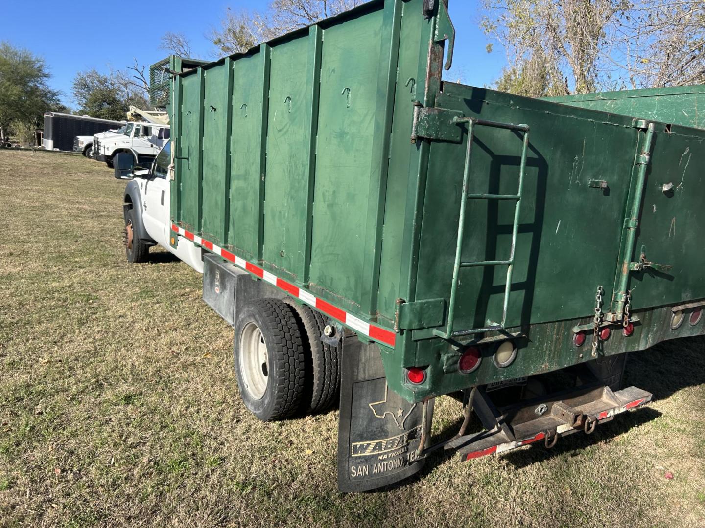 2012 White Ford F-550 Crew Cab DRW 4WD (1FD0W5HT4CE) with an 6.7L V8 OHV 16V DIESEL engine, located at 1687 Business 35 S, New Braunfels, TX, 78130, (830) 625-7159, 29.655487, -98.051491 - Photo#4