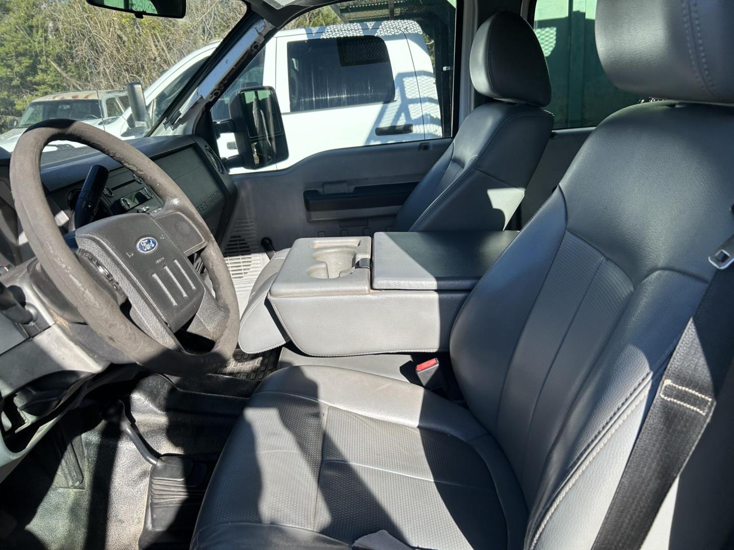 2012 White Ford F-550 Crew Cab DRW 4WD (1FD0W5HT4CE) with an 6.7L V8 OHV 16V DIESEL engine, located at 1687 Business 35 S, New Braunfels, TX, 78130, (830) 625-7159, 29.655487, -98.051491 - Photo#6
