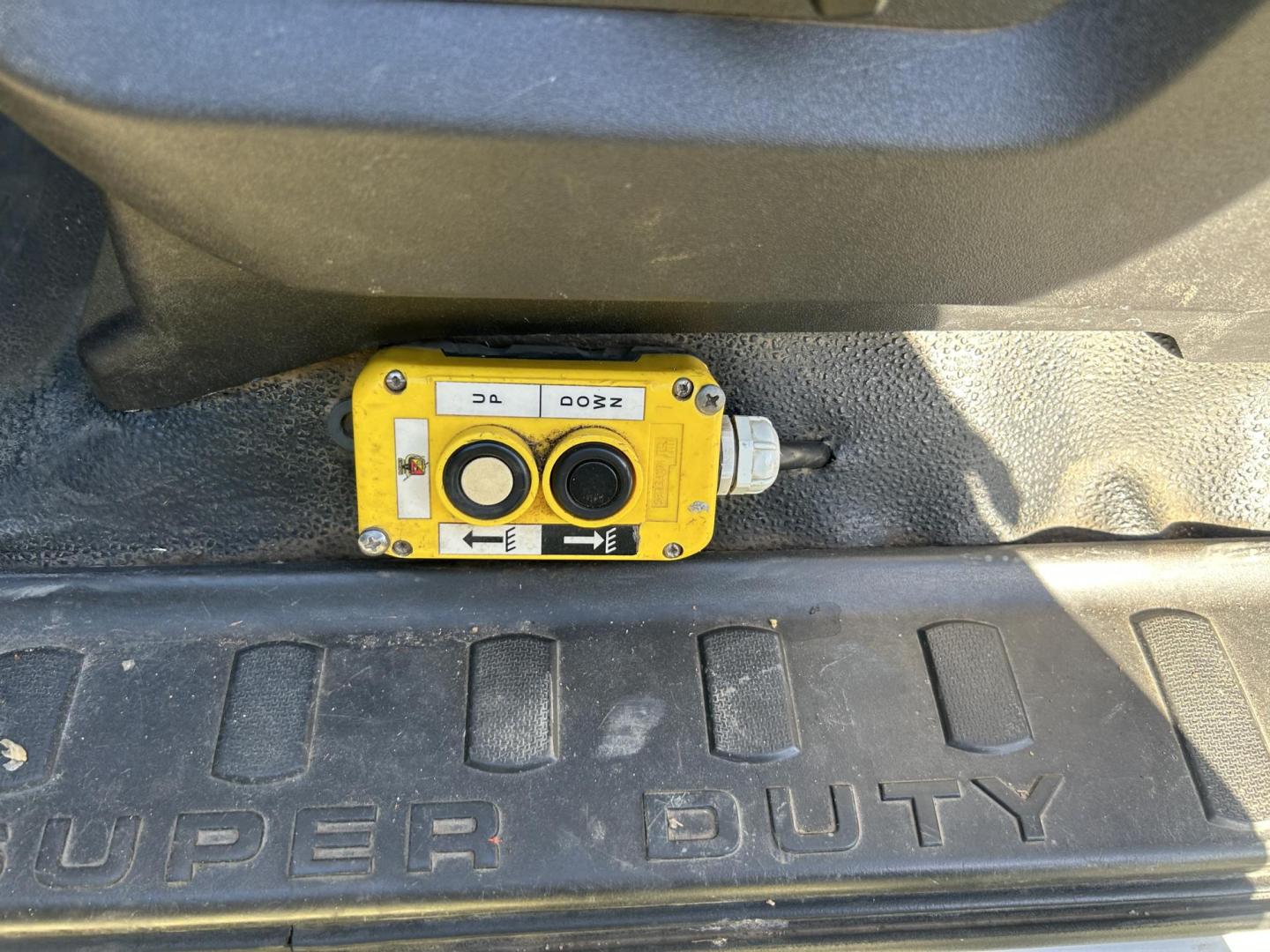 2012 White Ford F-550 Crew Cab DRW 4WD (1FD0W5HT4CE) with an 6.7L V8 OHV 16V DIESEL engine, located at 1687 Business 35 S, New Braunfels, TX, 78130, (830) 625-7159, 29.655487, -98.051491 - Photo#7