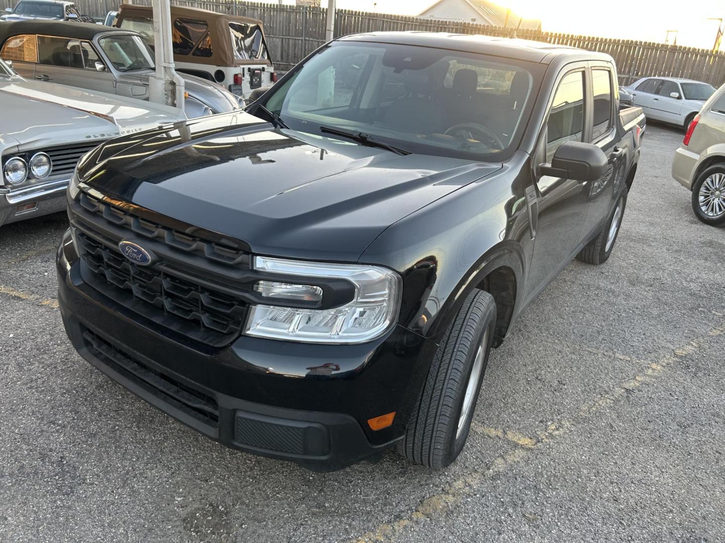 2022 Black Ford Maverick XL (3FTTW8E34NR) with an 2.5L L4 DOHC 16V engine, CVT transmission, located at 1687 Business 35 S, New Braunfels, TX, 78130, (830) 625-7159, 29.655487, -98.051491 - Photo#0