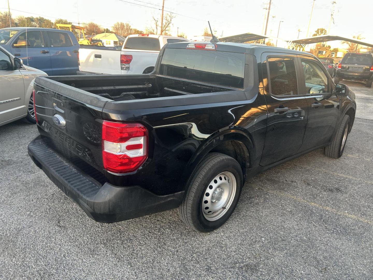 2022 Black Ford Maverick XL (3FTTW8E34NR) with an 2.5L L4 DOHC 16V engine, CVT transmission, located at 1687 Business 35 S, New Braunfels, TX, 78130, (830) 625-7159, 29.655487, -98.051491 - Photo#2