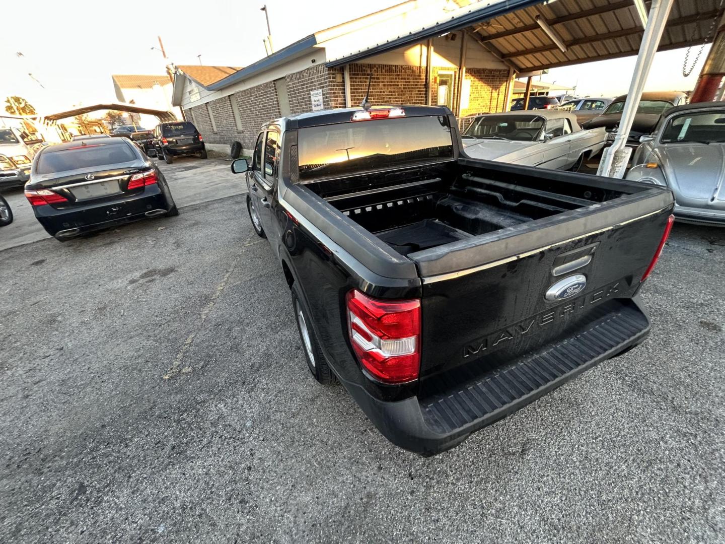 2022 Black Ford Maverick XL (3FTTW8E34NR) with an 2.5L L4 DOHC 16V engine, CVT transmission, located at 1687 Business 35 S, New Braunfels, TX, 78130, (830) 625-7159, 29.655487, -98.051491 - Photo#3