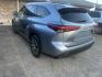 2020 Gray Toyota Highlander XLE FWD V6 (5TDGZRAH2LS) with an 3.5L V6 DOHC 24V engine, 6A transmission, located at 1687 Business 35 S, New Braunfels, TX, 78130, (830) 625-7159, 29.655487, -98.051491 - Photo#7