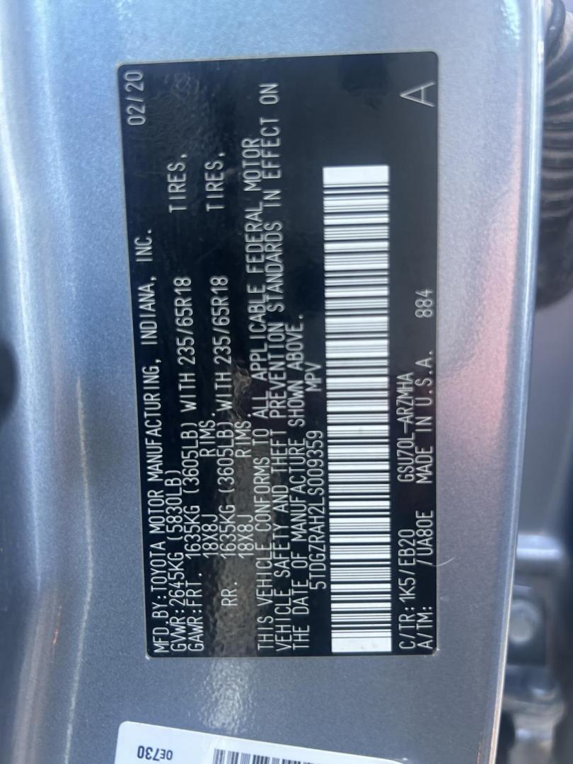 2020 Gray Toyota Highlander XLE FWD V6 (5TDGZRAH2LS) with an 3.5L V6 DOHC 24V engine, 6A transmission, located at 1687 Business 35 S, New Braunfels, TX, 78130, (830) 625-7159, 29.655487, -98.051491 - Photo#13