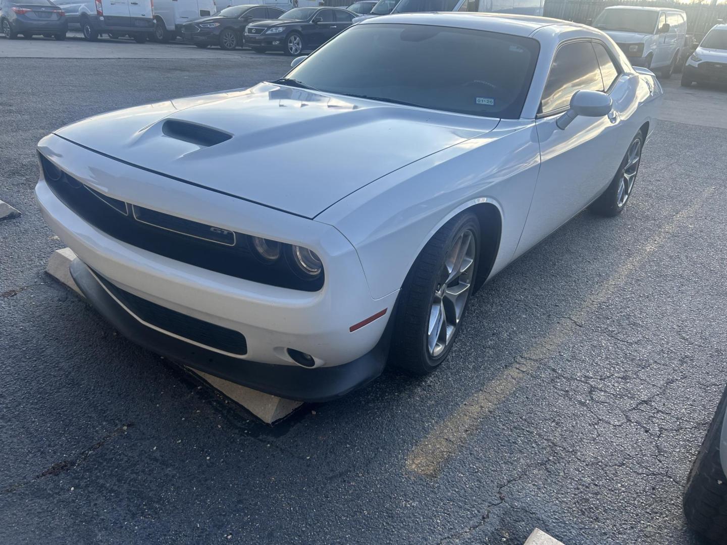 2022 White Dodge Challenger GT (2C3CDZJG7NH) with an 3.6L V6 DOHC 24V engine, 8A transmission, located at 1687 Business 35 S, New Braunfels, TX, 78130, (830) 625-7159, 29.655487, -98.051491 - Photo#0