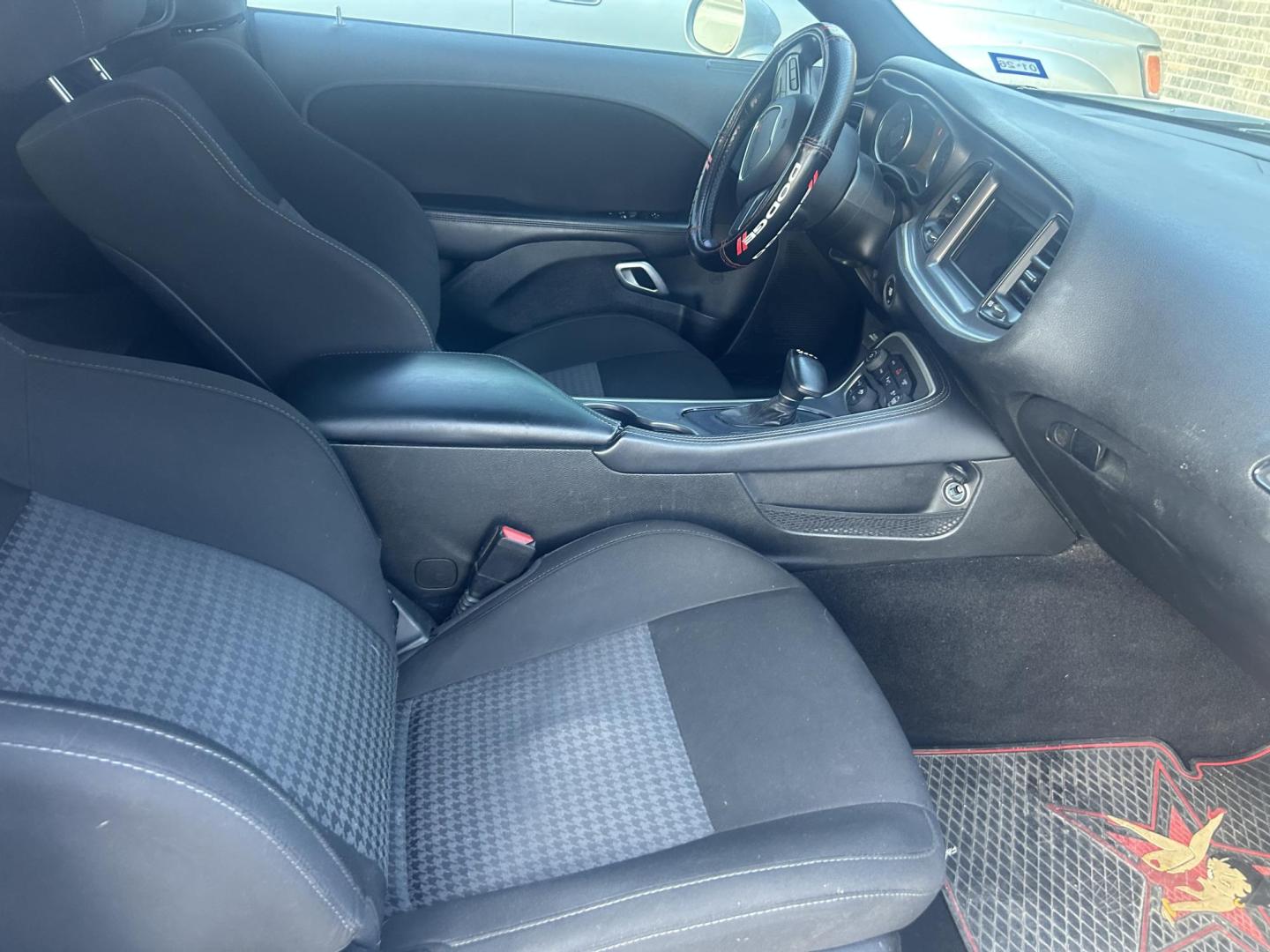 2022 White Dodge Challenger GT (2C3CDZJG7NH) with an 3.6L V6 DOHC 24V engine, 8A transmission, located at 1687 Business 35 S, New Braunfels, TX, 78130, (830) 625-7159, 29.655487, -98.051491 - Photo#2