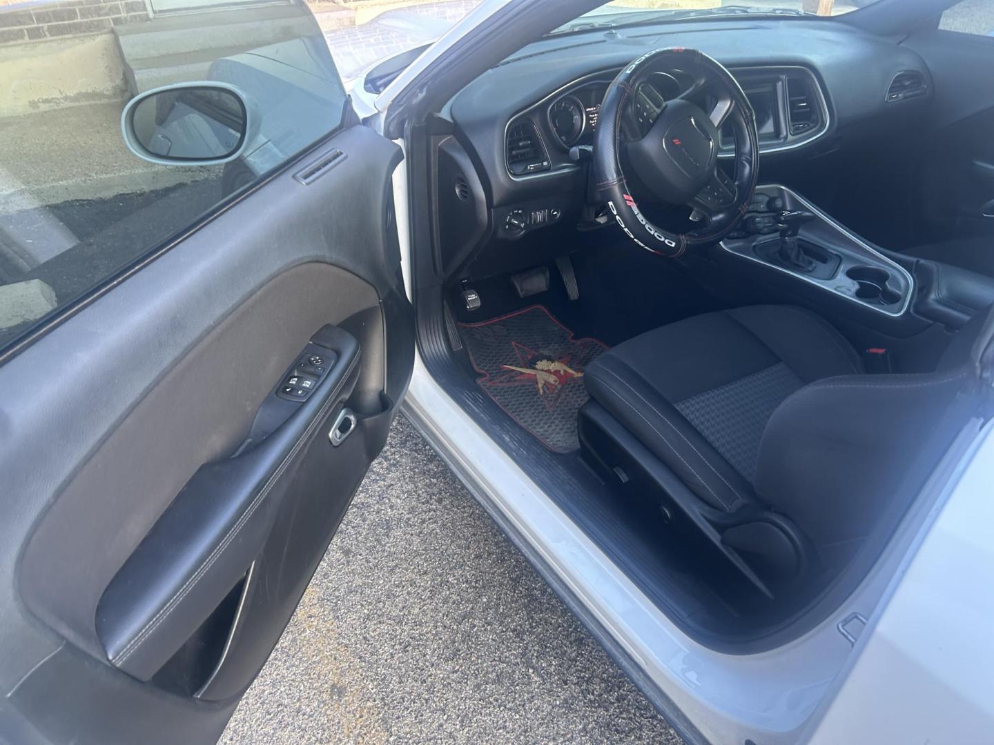 2022 White Dodge Challenger GT (2C3CDZJG7NH) with an 3.6L V6 DOHC 24V engine, 8A transmission, located at 1687 Business 35 S, New Braunfels, TX, 78130, (830) 625-7159, 29.655487, -98.051491 - Photo#5