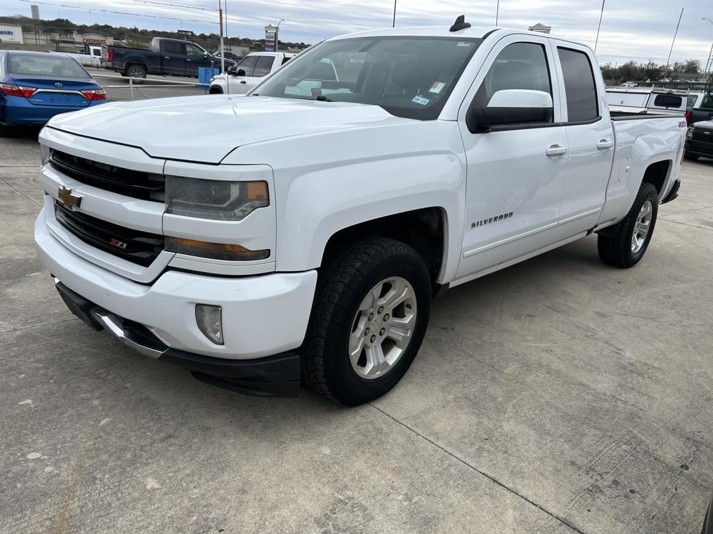 2016 White Chevrolet Silverado 1500 LT Double Cab 4WD (1GCVKREC4GZ) with an 5.3L V8 OHV 16V engine, 6A transmission, located at 1687 Business 35 S, New Braunfels, TX, 78130, (830) 625-7159, 29.655487, -98.051491 - Photo#0