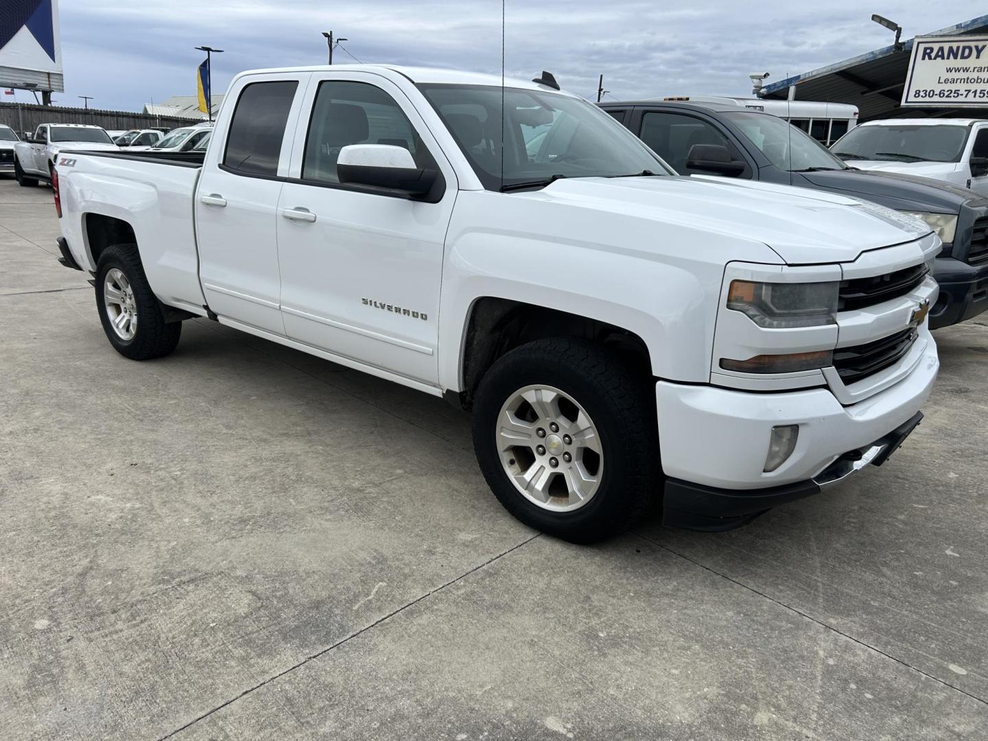 2016 White Chevrolet Silverado 1500 LT Double Cab 4WD (1GCVKREC4GZ) with an 5.3L V8 OHV 16V engine, 6A transmission, located at 1687 Business 35 S, New Braunfels, TX, 78130, (830) 625-7159, 29.655487, -98.051491 - Photo#1