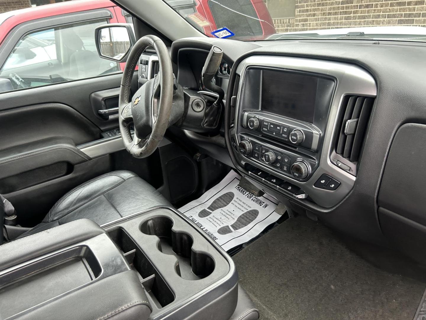 2016 White Chevrolet Silverado 1500 LT Double Cab 4WD (1GCVKREC4GZ) with an 5.3L V8 OHV 16V engine, 6A transmission, located at 1687 Business 35 S, New Braunfels, TX, 78130, (830) 625-7159, 29.655487, -98.051491 - Photo#5