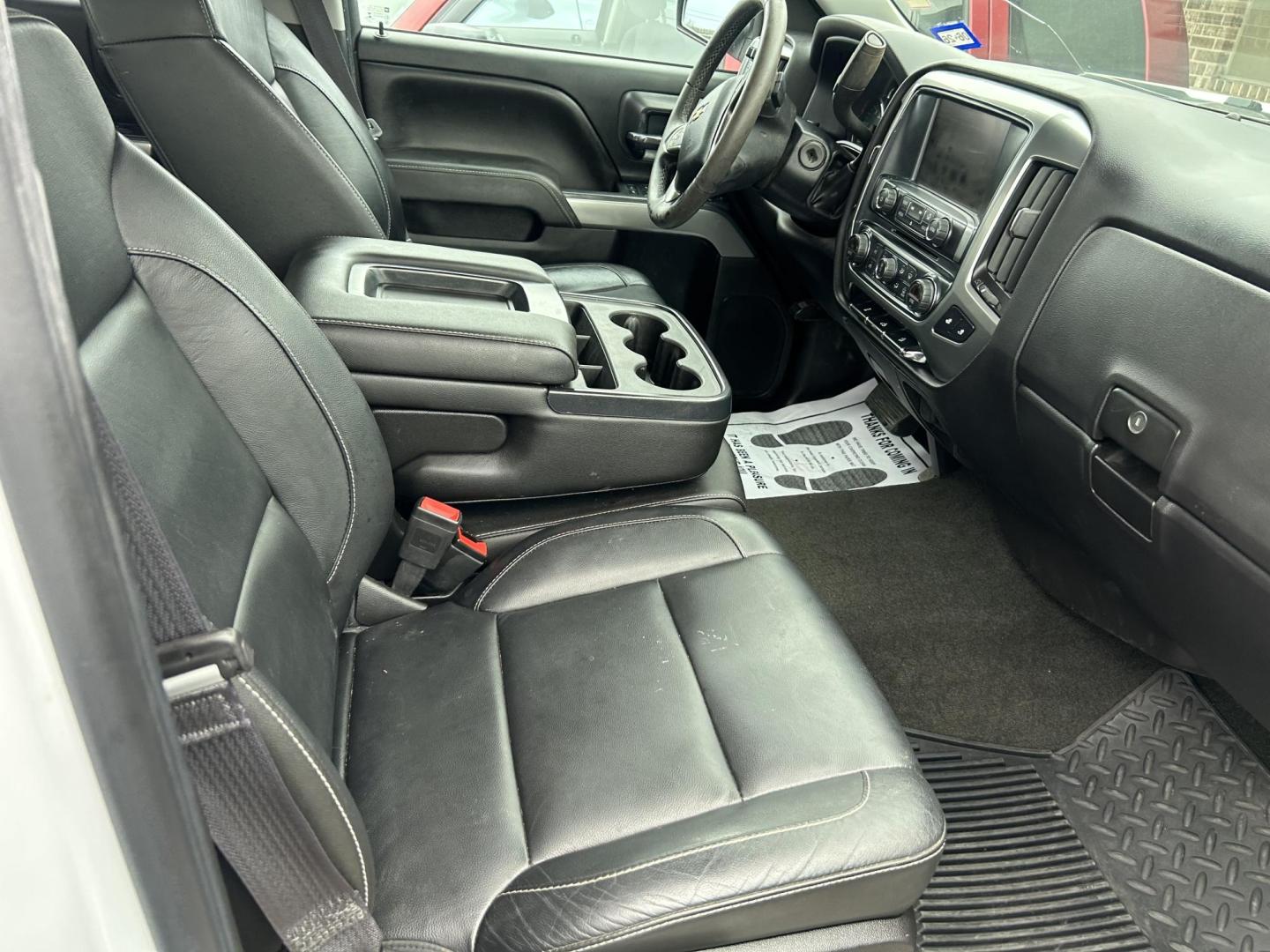 2016 White Chevrolet Silverado 1500 LT Double Cab 4WD (1GCVKREC4GZ) with an 5.3L V8 OHV 16V engine, 6A transmission, located at 1687 Business 35 S, New Braunfels, TX, 78130, (830) 625-7159, 29.655487, -98.051491 - Photo#4