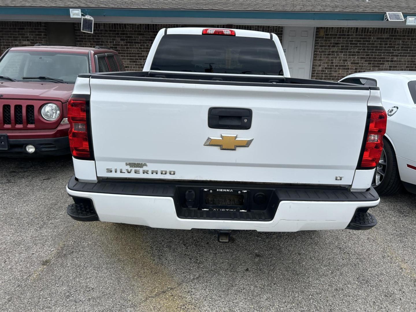 2016 White Chevrolet Silverado 1500 LT Double Cab 4WD (1GCVKREC4GZ) with an 5.3L V8 OHV 16V engine, 6A transmission, located at 1687 Business 35 S, New Braunfels, TX, 78130, (830) 625-7159, 29.655487, -98.051491 - Photo#9