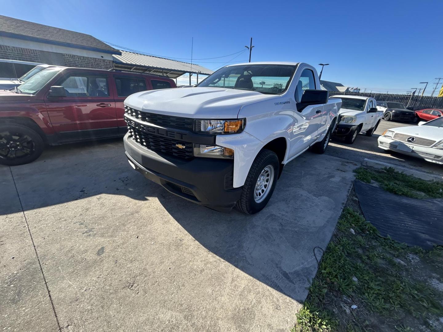 2021 White Chevrolet Silverado 1500 Work Truck 2WD (3GCNWAEH2MG) with an 4.3L V6 engine, 6A transmission, located at 1687 Business 35 S, New Braunfels, TX, 78130, (830) 625-7159, 29.655487, -98.051491 - Photo#0